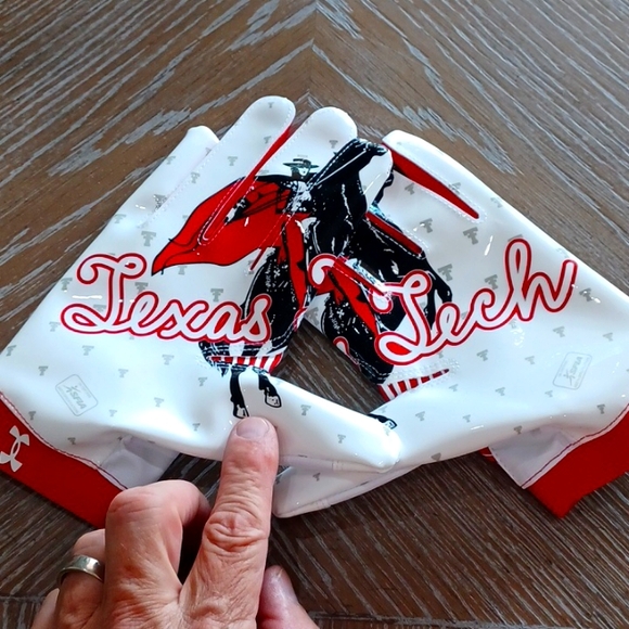 Under Armour Texas Tech gloves Men's sz large Football Receiver